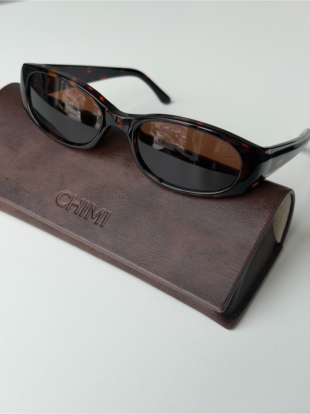 CHIMI Women's Oval Tortoiseshell Sunglasses - Brown Lenses